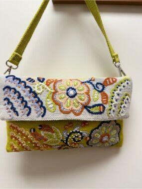 Beyond Threads - Buttercup Embroidered Wool Handbag EUC RETAIL $158